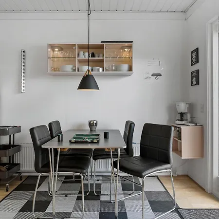 Stunning In Aakirkeby With Kitchen דירה Åkirkeby